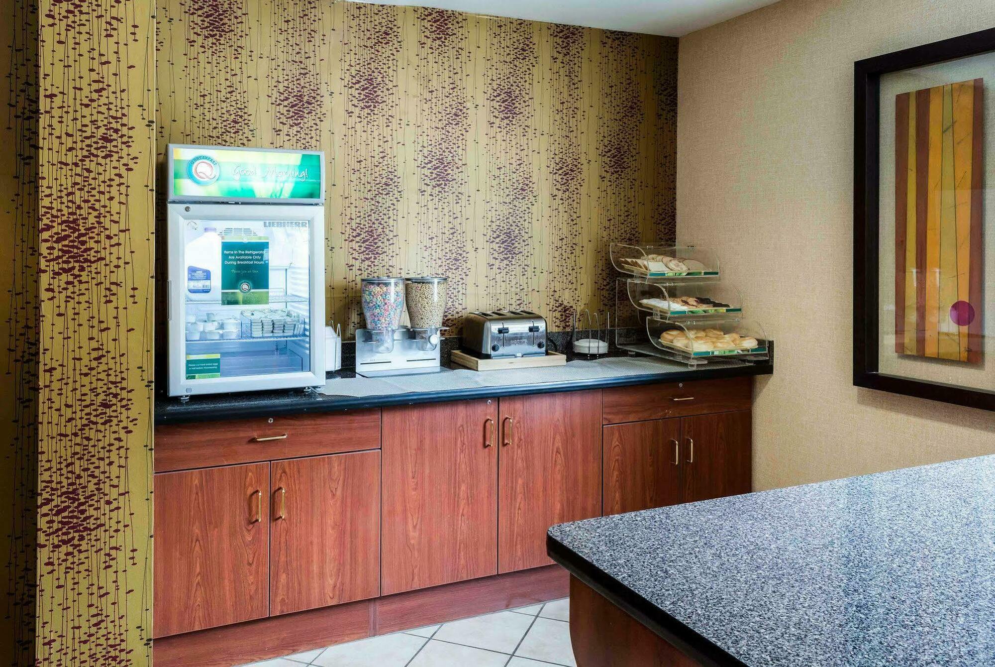 Quality Inn Chester - South Richmond Eksteriør bilde